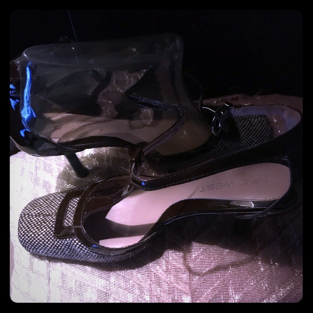 Brown and Cream tweed printed shoe.